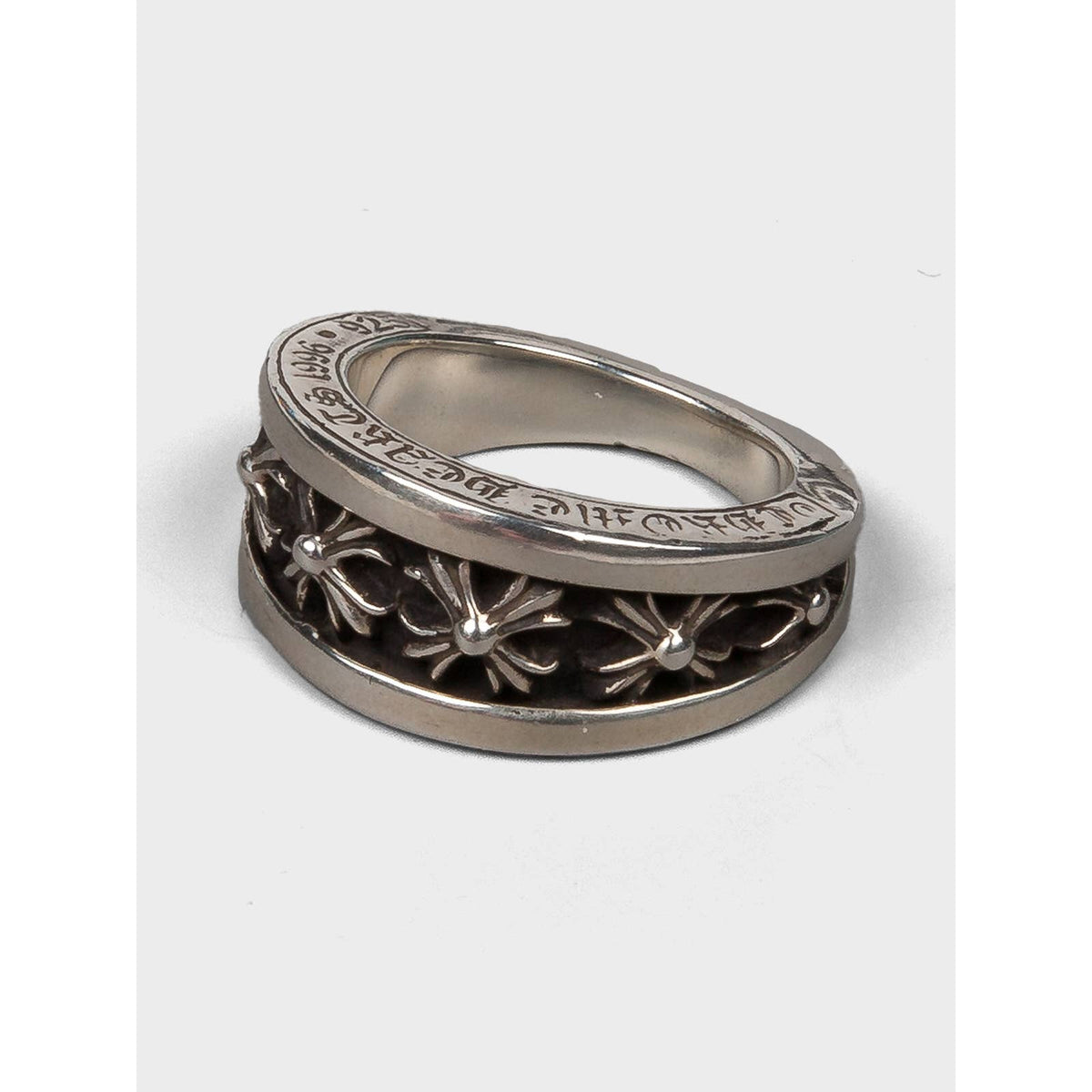 Plus V Band Ring