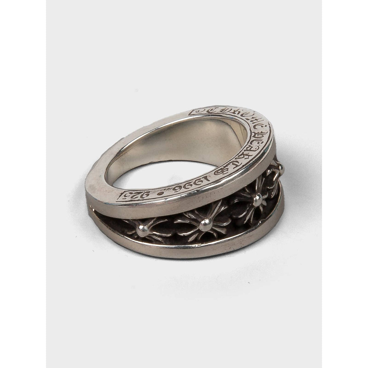 Plus V Band Ring